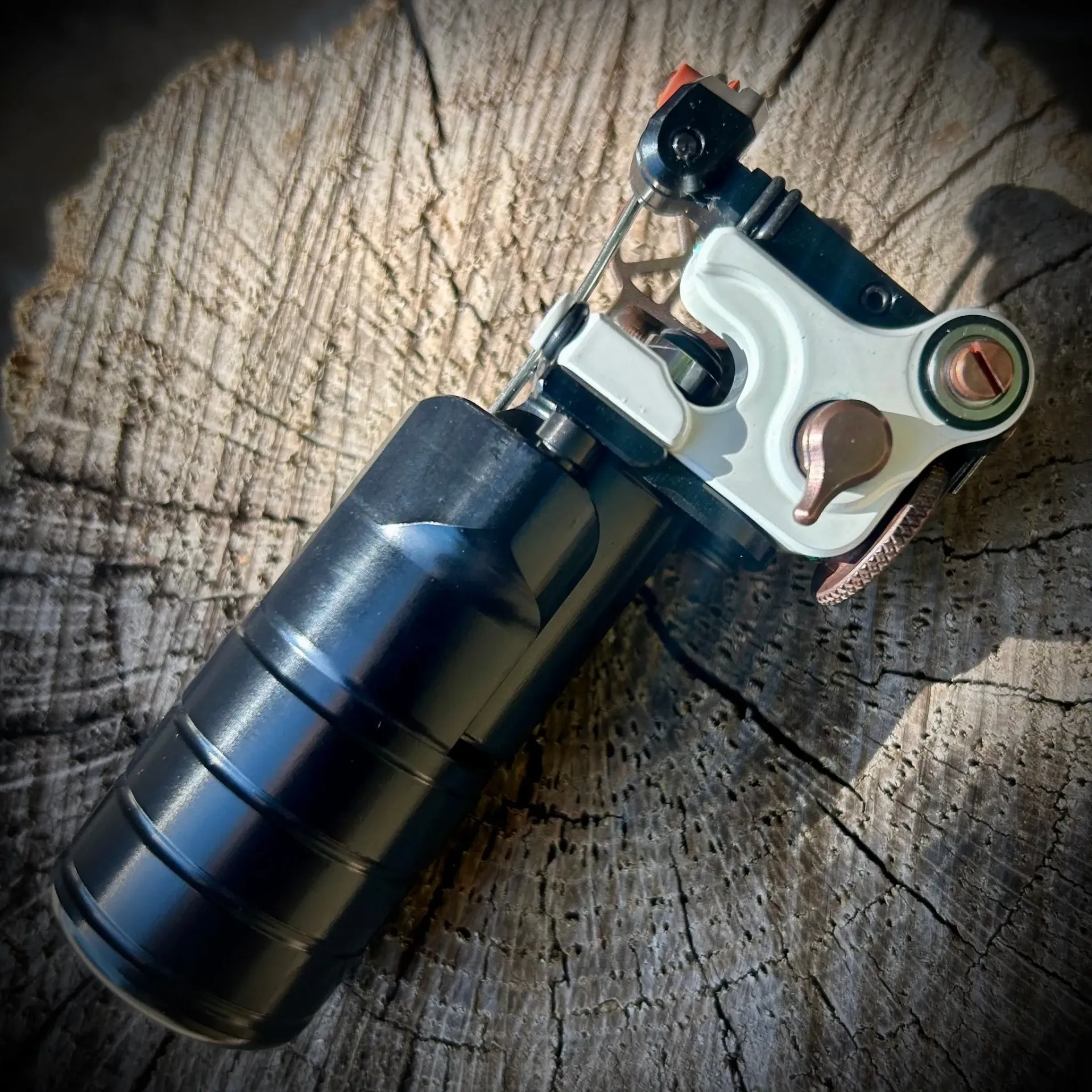 [FM-pearlWcopper-cartL-fw] Full Monty - Pearl white w/ copper - aluminium cartridges grip - aluminium frame