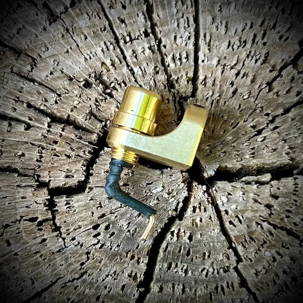 [FMRCAadapt] Full Monty RCA Adapter